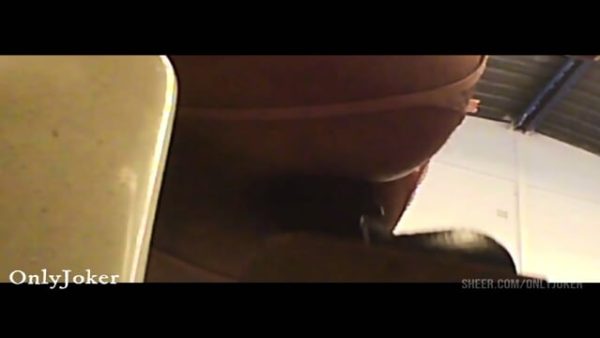 Maquina sexual sube y baja y le pongo el culo