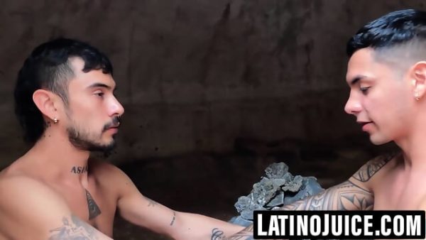 Pouncing AlbertoÃ¢ÂÂs tight ass after teasing him with a massage